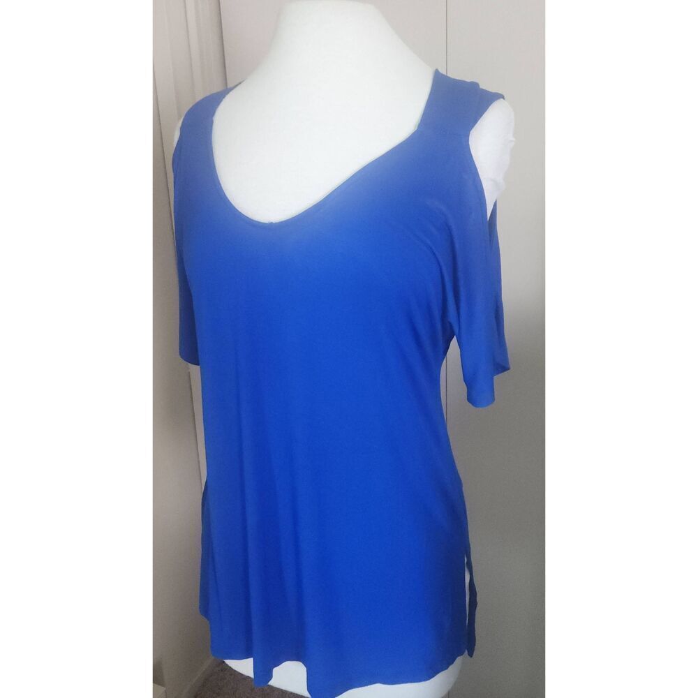 Cable and Gage vibrant blue cold shoulder short-sleeved tunic top W Scoop Neck